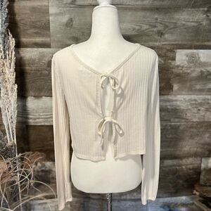 Kimchi Blue cream colored tie back cropped long sleeve shirt - S - 🙂3/$15